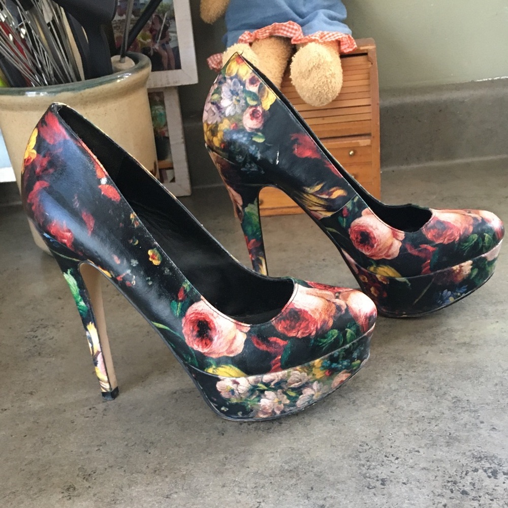 Aldo genuine leather floral pumps